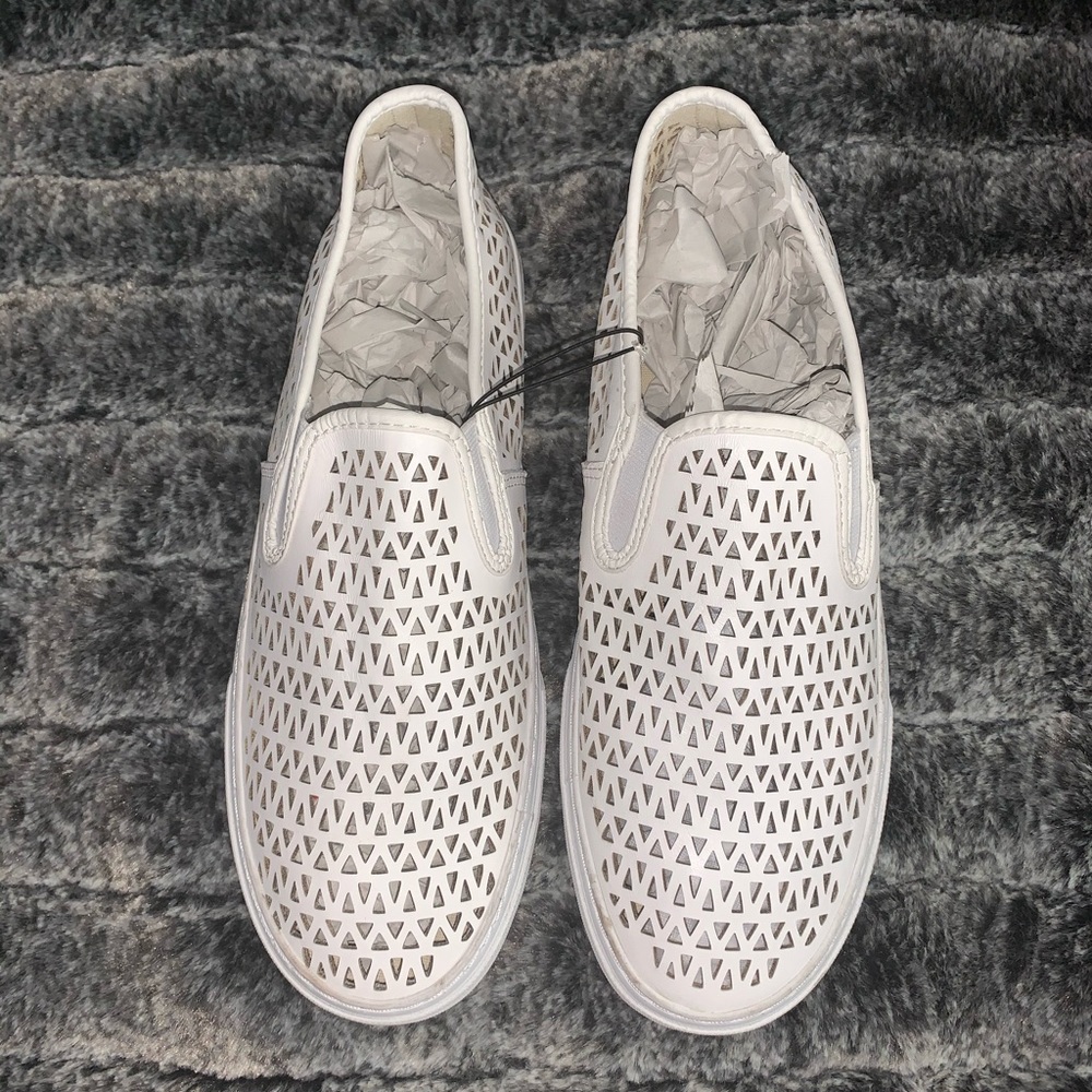 GAP LEATHER LASER CUT SLIDES